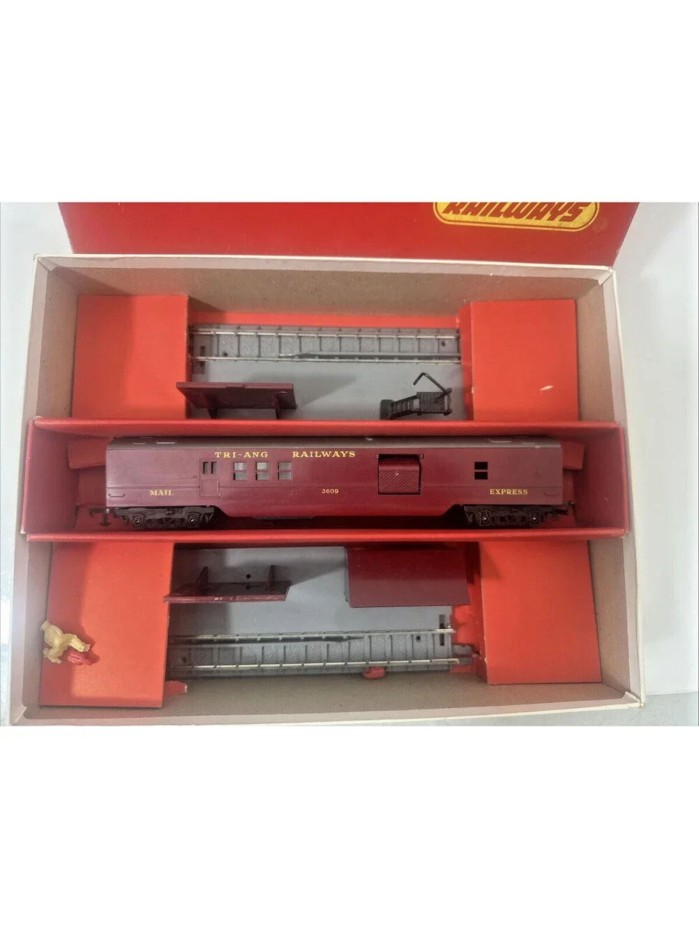 Vintage Tri-ang Rovex OO Gauge R.119 Operating Mail Coach Set Boxed